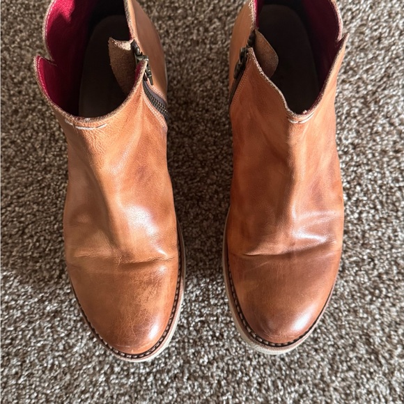 BED|STU Tan Ankle Boots with Distressed Leather and Chunky Sole - Picture 2 of 7